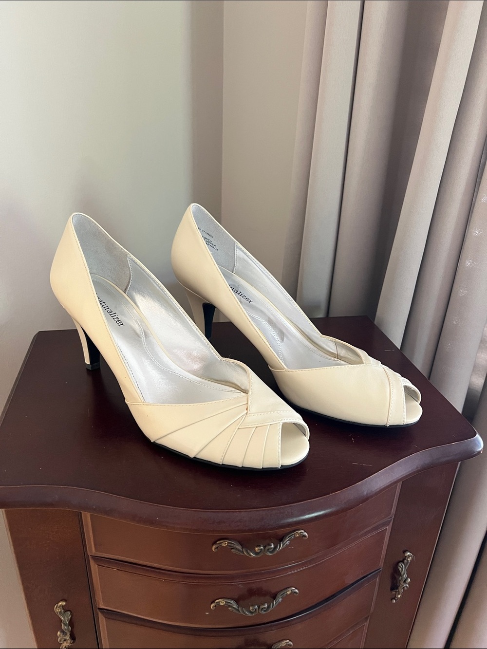 Naturalizer Comfortable Cream Peep-Toe Heels